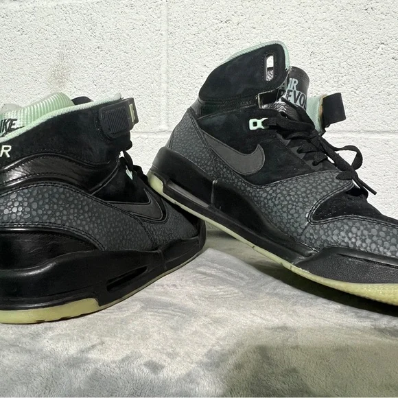 Mens Nike Air Revolution “Loverution” - Picture 4 of 5